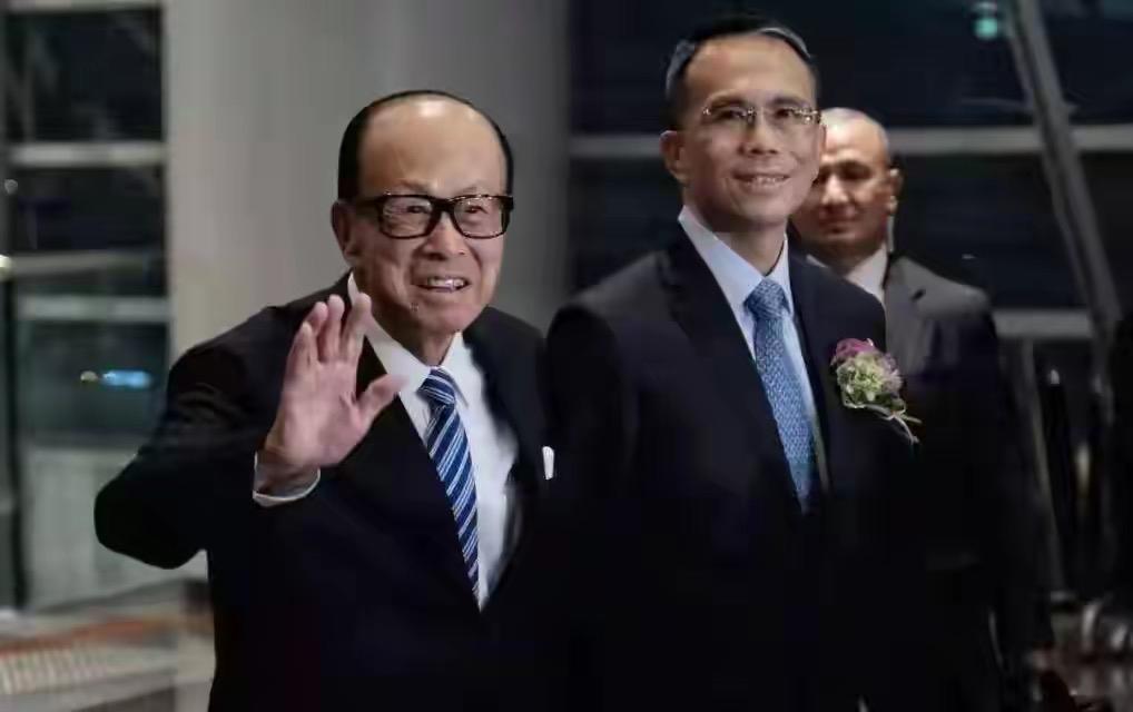 如何看待李泽钜？

李泽钜能说出投资三原则：契约、法治、安全。我就认为他是具有顶