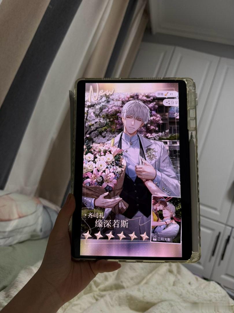 一百抽只有这一张这一张还是一百抽额外获得的但庆幸是老齐因为我的一百抽真的是东拼西