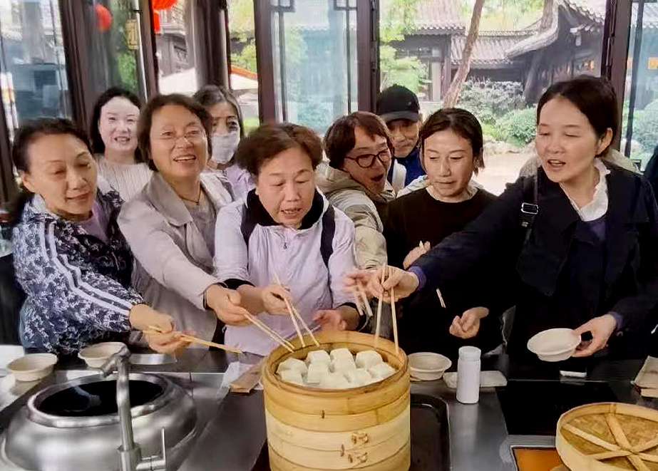 总要来趟江苏吧 【学做重阳糕】又是一年重阳节，为传承中华优秀传统文化，弘扬尊老、