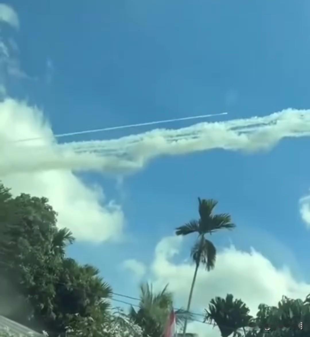 ▶️ 突发快讯！122毫米DTI-2火箭🚀从泰国皇家陆军SR-4（PHL-11