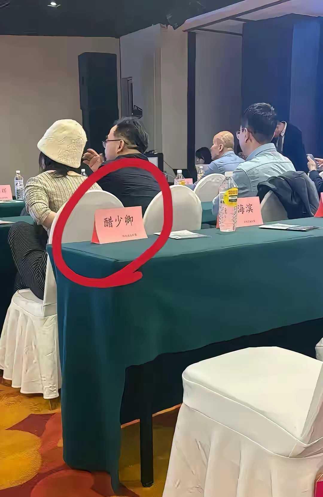 以为写错了，竟然还有姓这个的 …… [震惊]
你身边还有哪些罕见姓氏啊
.