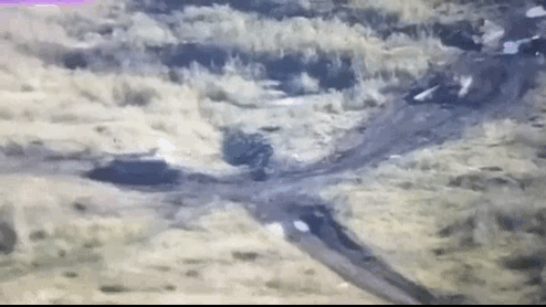 一次遗弃3辆最先进的T-90M坦克和1辆MT-LB装甲运兵车。俄军钢铁洪流在顿涅