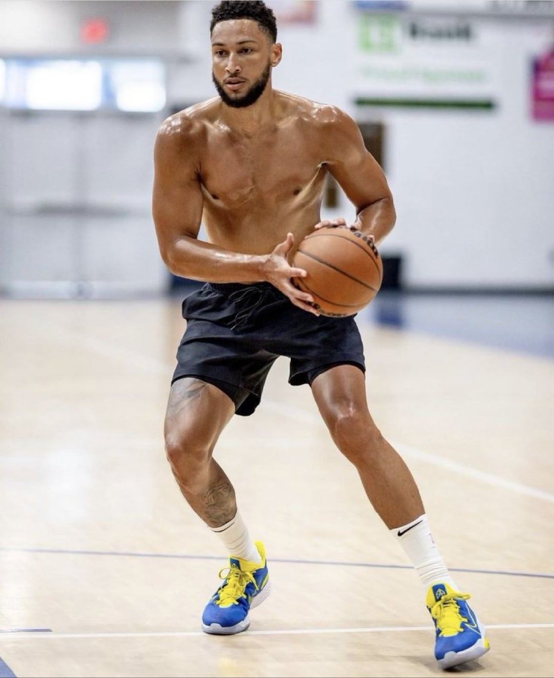 本西蒙斯回到训练场了，NBA，你们颤抖吗新赛季篮不住NBA