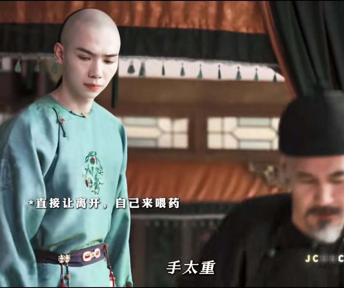 《大生意人》：李钦被养的很好。
这个少爷没有被宠坏。
父亲卧病在床，他会比佣人更