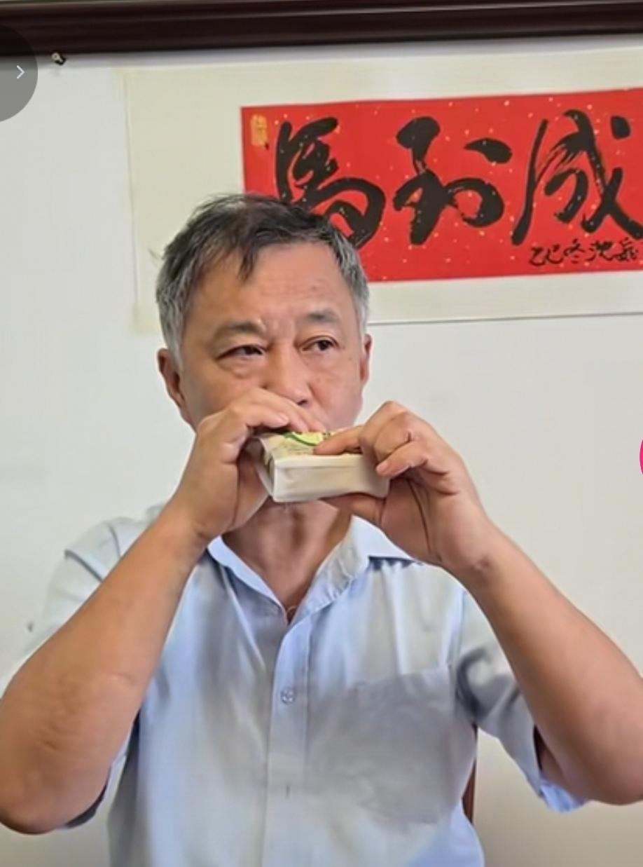 沈巍说：“我现在最大的烦恼是没有一个属于自己的窝，大的买不起，小的解决不了问题！