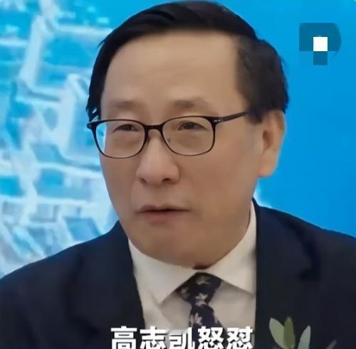 那个瞬间，我鸡皮疙瘩都起来了。
 
BBC的直播间，对面坐着那个逃犯。
 
高志