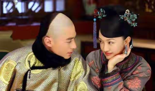 乾隆晚年两位大龄绝色妃嫔，一人终生无子抱憾余生，另一份恩宠背后暗藏深宫博弈
 