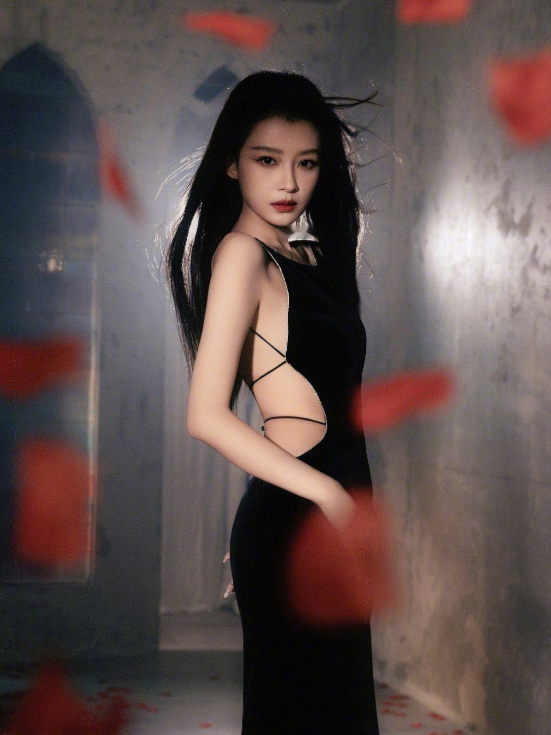 孙怡浪姐谈离婚 孙怡在浪姐中坦言和前夫董子健离婚主要原因是婆媳矛盾。婆婆对孙怡生