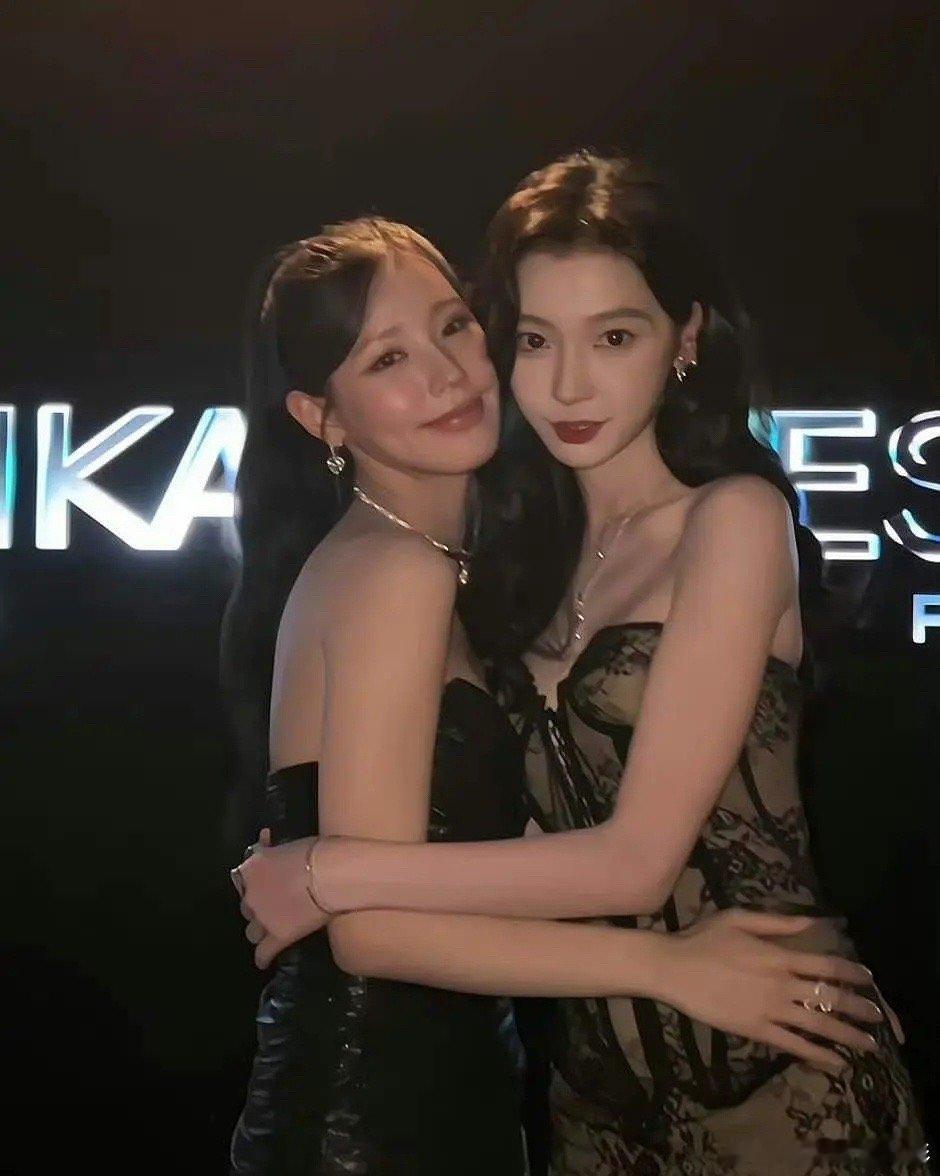 南韩赵美延和网红易梦玲同框，感觉易梦玲赢了[允悲] ​​​