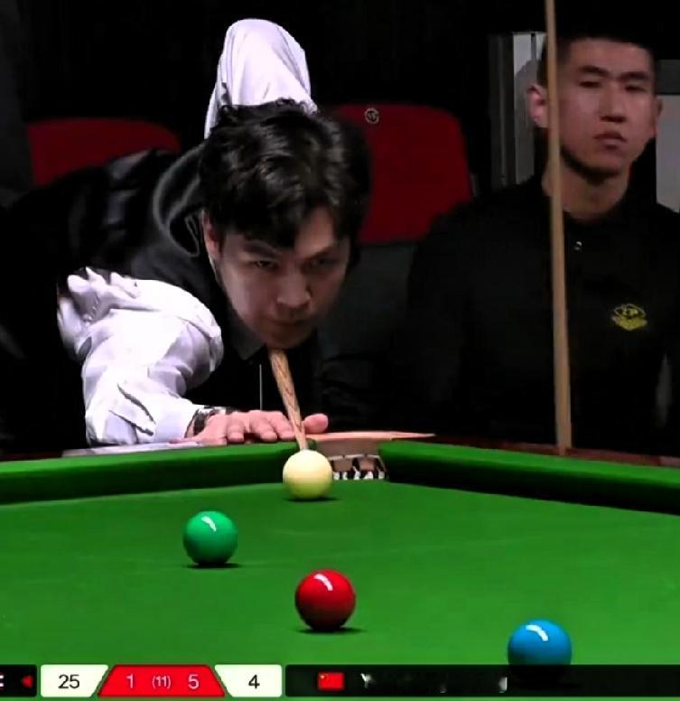 92-4，塔猜亚又追回一局，比分2-5落后。
这局，姚朋成开局打得着急，后面又打