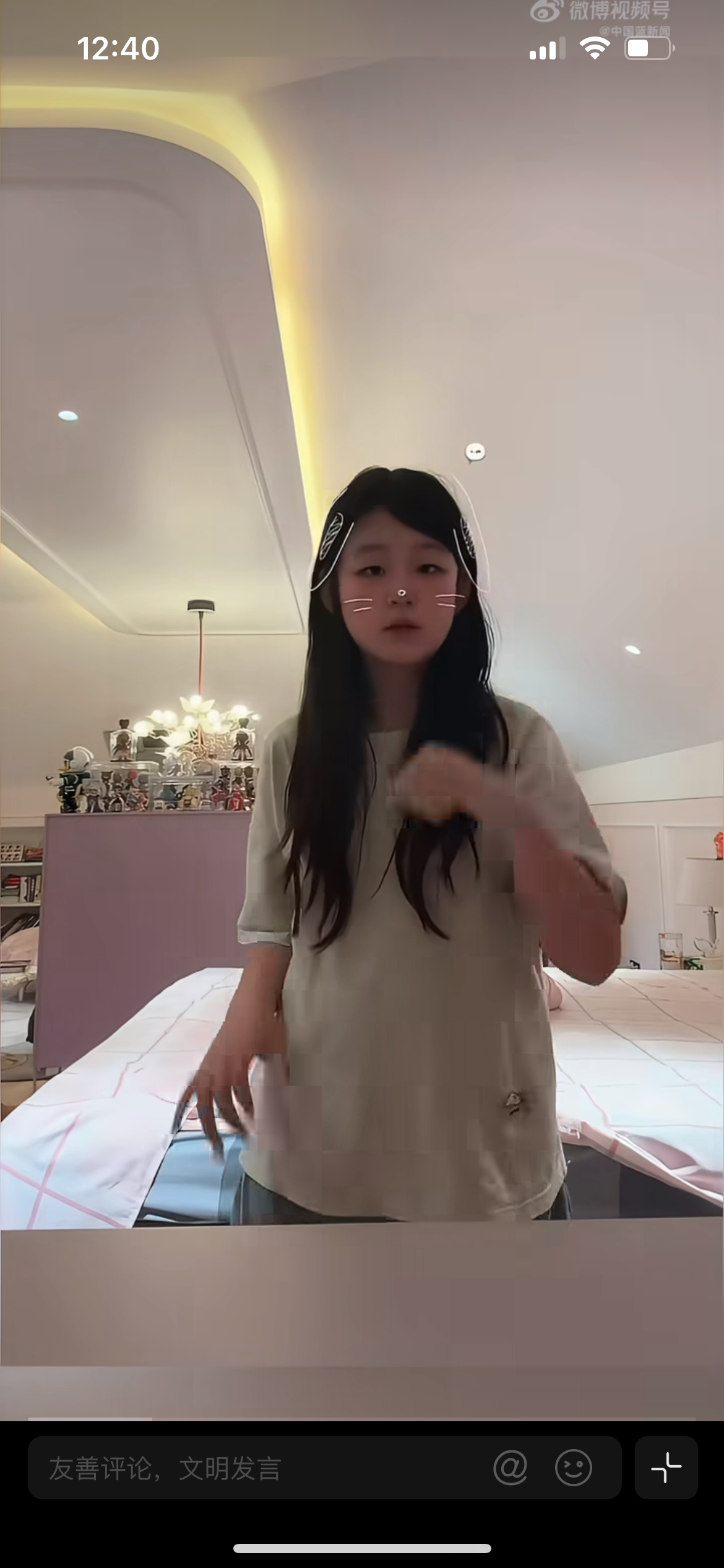杜华女儿开学前剪头发卸指甲，暑假接近尾声，杜华女儿叮当在个人社交平台更新日常，发