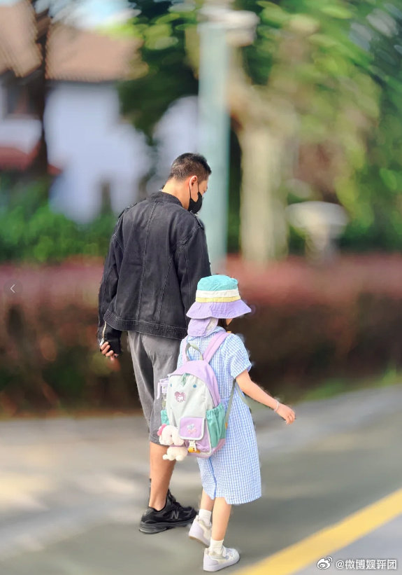 林峯张馨月女儿读小学了 家人们！暑假前刚包游艇庆6岁生日，暑假后开学第一天，林峯