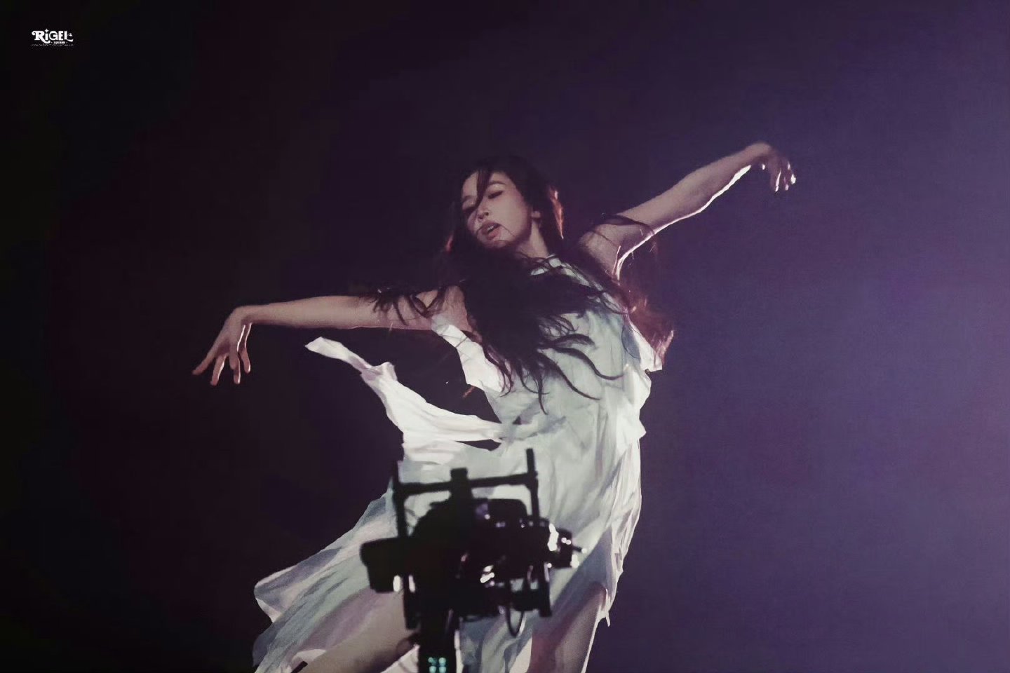 虞书欣生日演唱会现场怎么这么好看，虞书欣审美真的牛啊，现场穿搭超美的