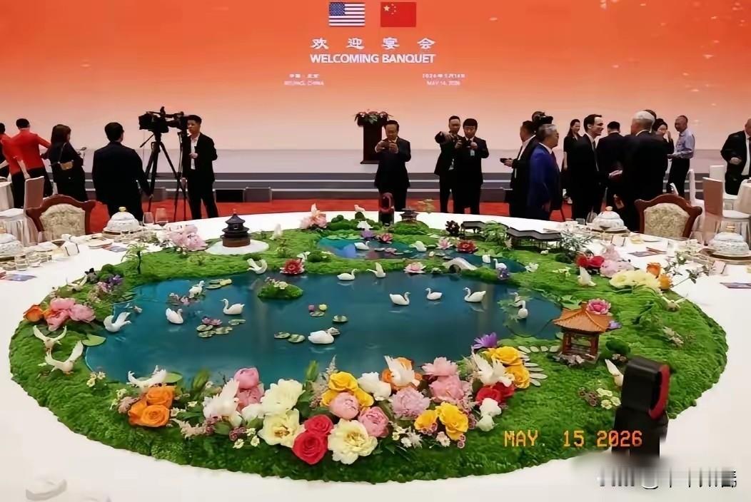 晚宴最大的“明星”，不是世界首富马斯克，也不是全球股王“英伟达”的掌舵人黄仁勋，