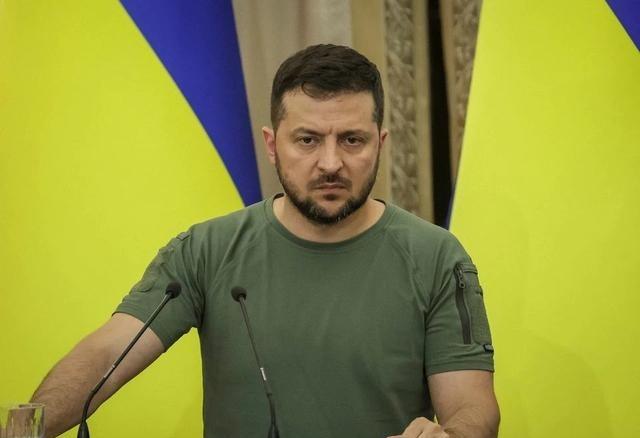 泽连斯基真的是个政治鬼才，拿着北约支持的武器跟俄罗斯对抗了三年多，原本以为弹药早