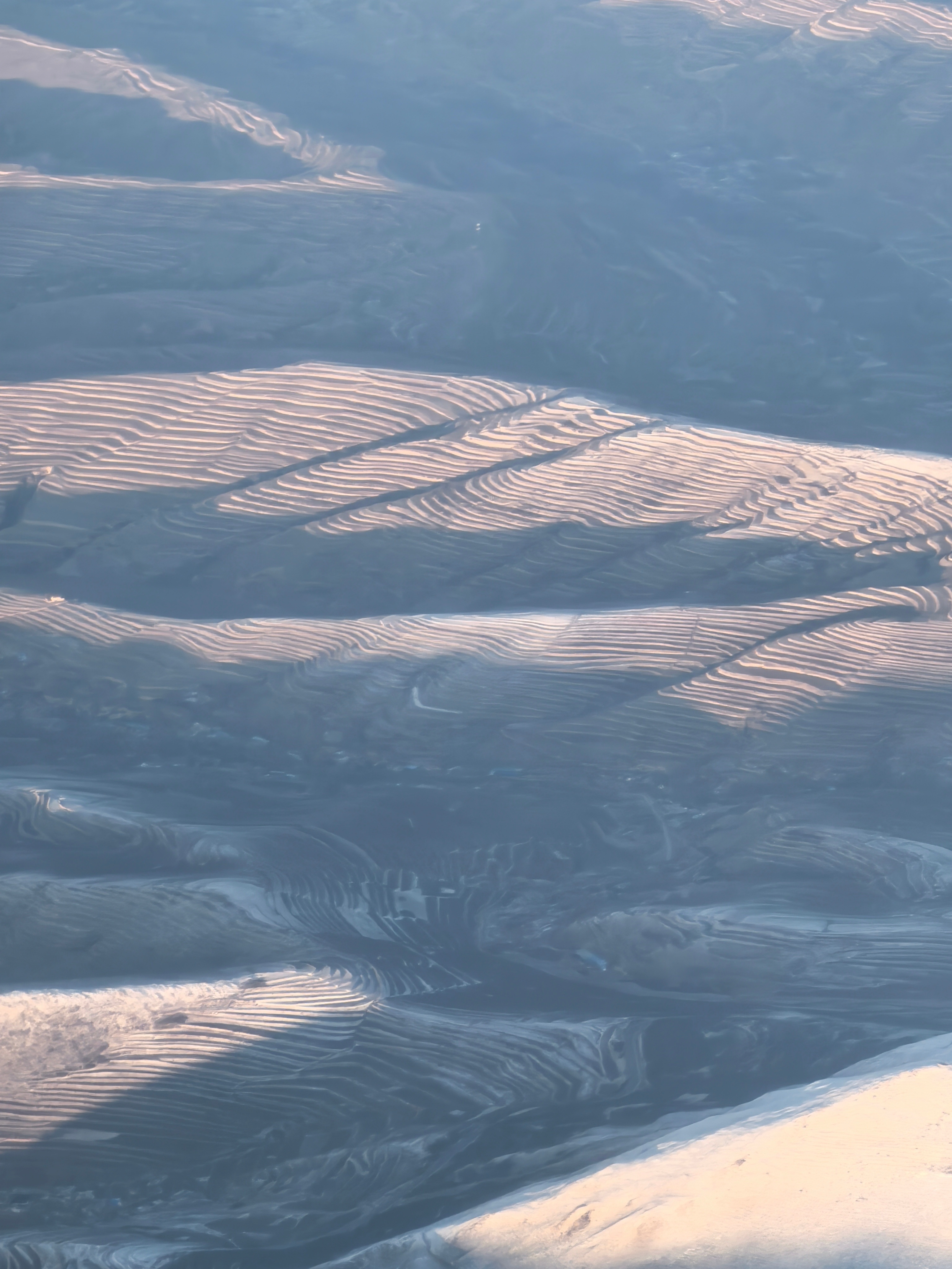 降落才看到兰州这边有好多类似梯田的地形 以为只有云贵川广西这些南方省份才造梯田 