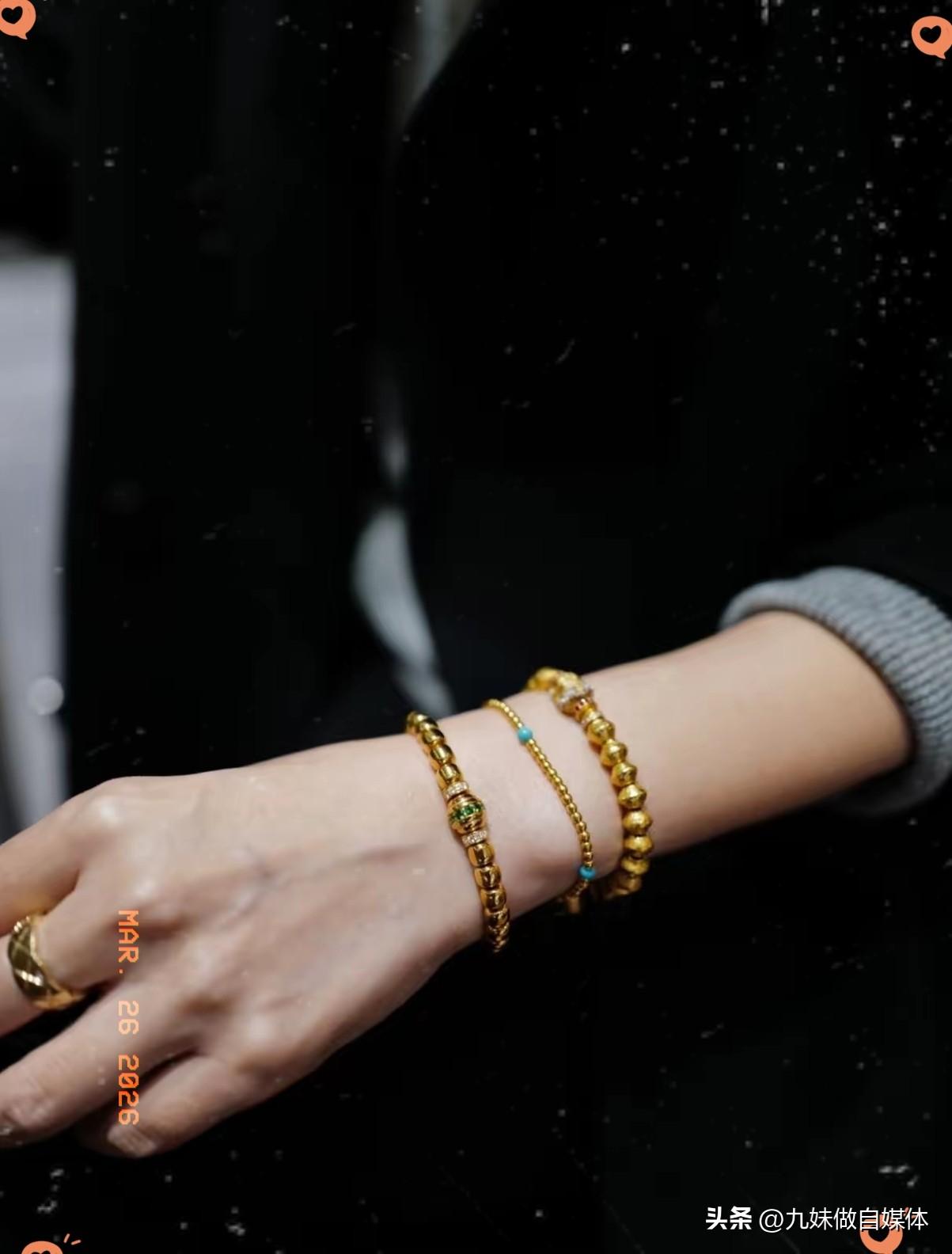 金价的天变了，
2026年4月的黄金，
可能会重演2015年
暴跌的剧本。
 