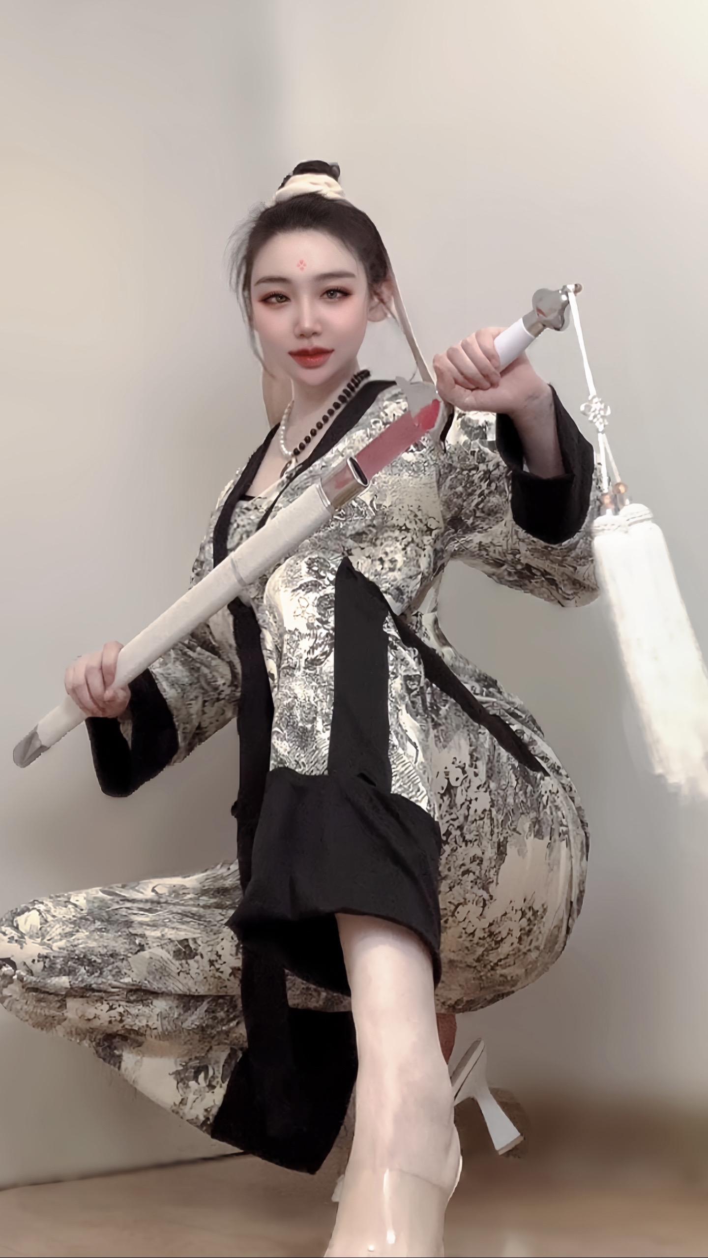 50岁依然保持好状态之。“我的  恋人  是这个国家”
