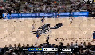 掘金领先12分，打停马刺福克斯，卡斯尔，巴恩斯都还在打掘金vs马刺