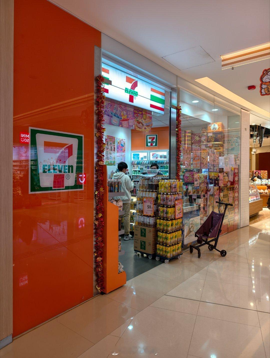 之前看过好多说香港的小作文说态度很傲慢啥的我这逛了一会儿去万宁买保健品因为没有用