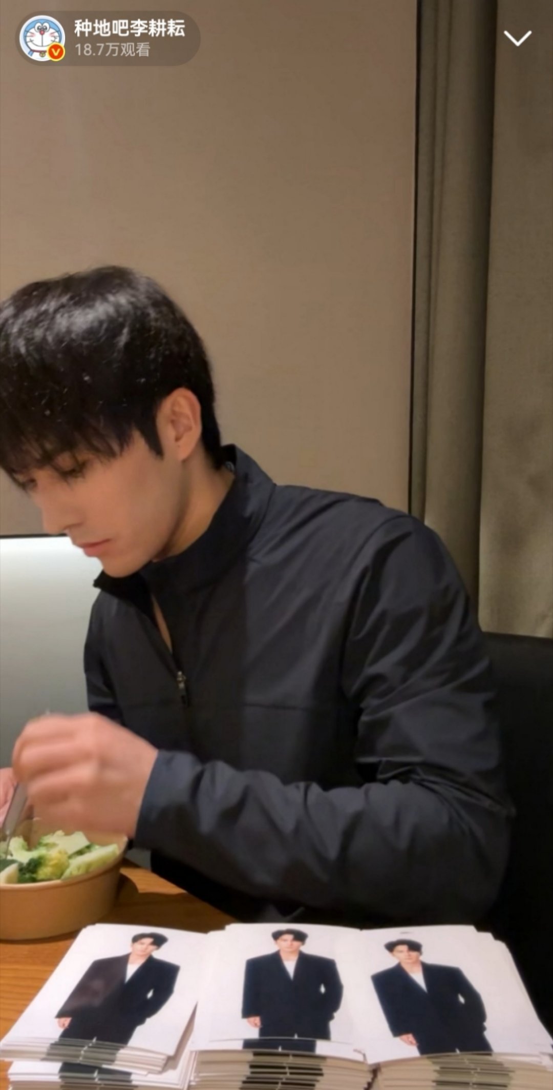 李耕耘直播签名李耕耘直播兑现签名照李耕耘你就是行动的巨人！直播兑现健身打卡签名照