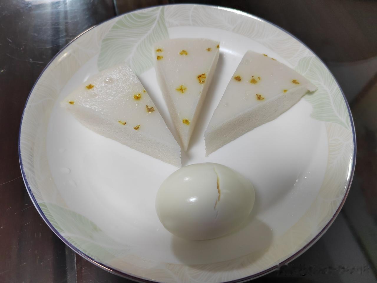 今天是2026年第一个工作日，南京市天气阴转小雨、小雨加雪并渐止，最低温度2℃，