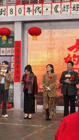 东北人串门也太实在了笑不活了家人们！李雪琴一身亮眼混搭亮相，手里的大猪肉直接封神