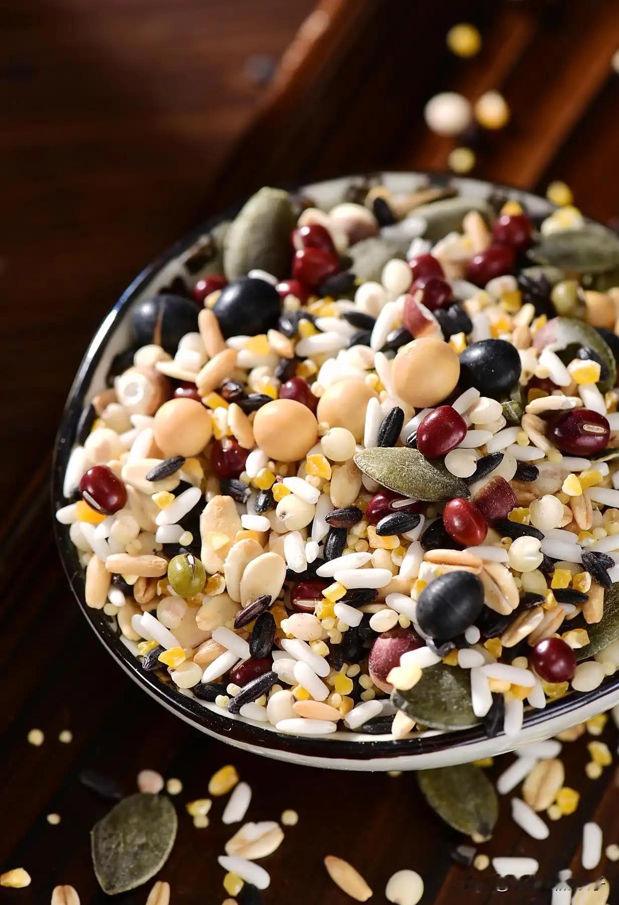 退休以后怎么就对粗粮开始感兴趣了？[大笑]并且有些迷恋！

首先我买了中粗玉米面