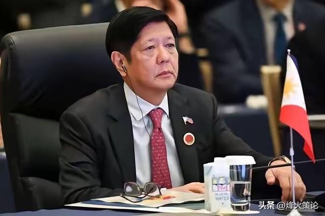 小马科斯变脸比翻书快！这骑墙术玩绝了！

3月18日，菲律宾两架C-208军机非