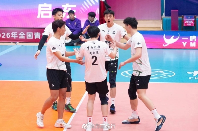 今年联赛，中山大学男排作为高校队伍，首次参赛就让人眼前一亮，第一阶段拿到第二，第
