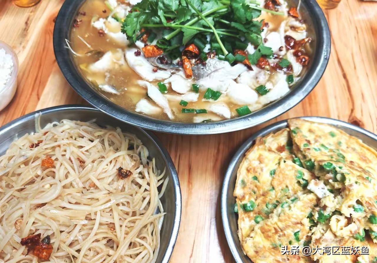 越秀区那家榕树头美食，是真把老食客的心伤着了。
 
十年前谁没念叨过它家的好？二