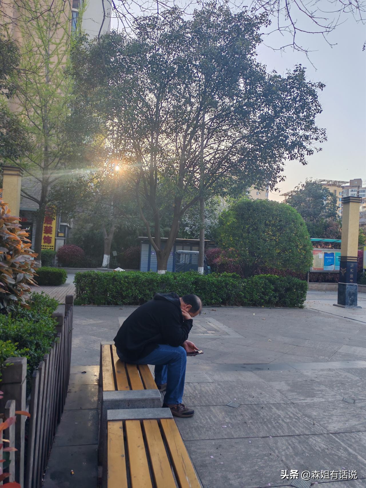 老年人再婚，有人说是为了搭伙过日子，我认为只是表象，“男人图色，女人图财”，这才