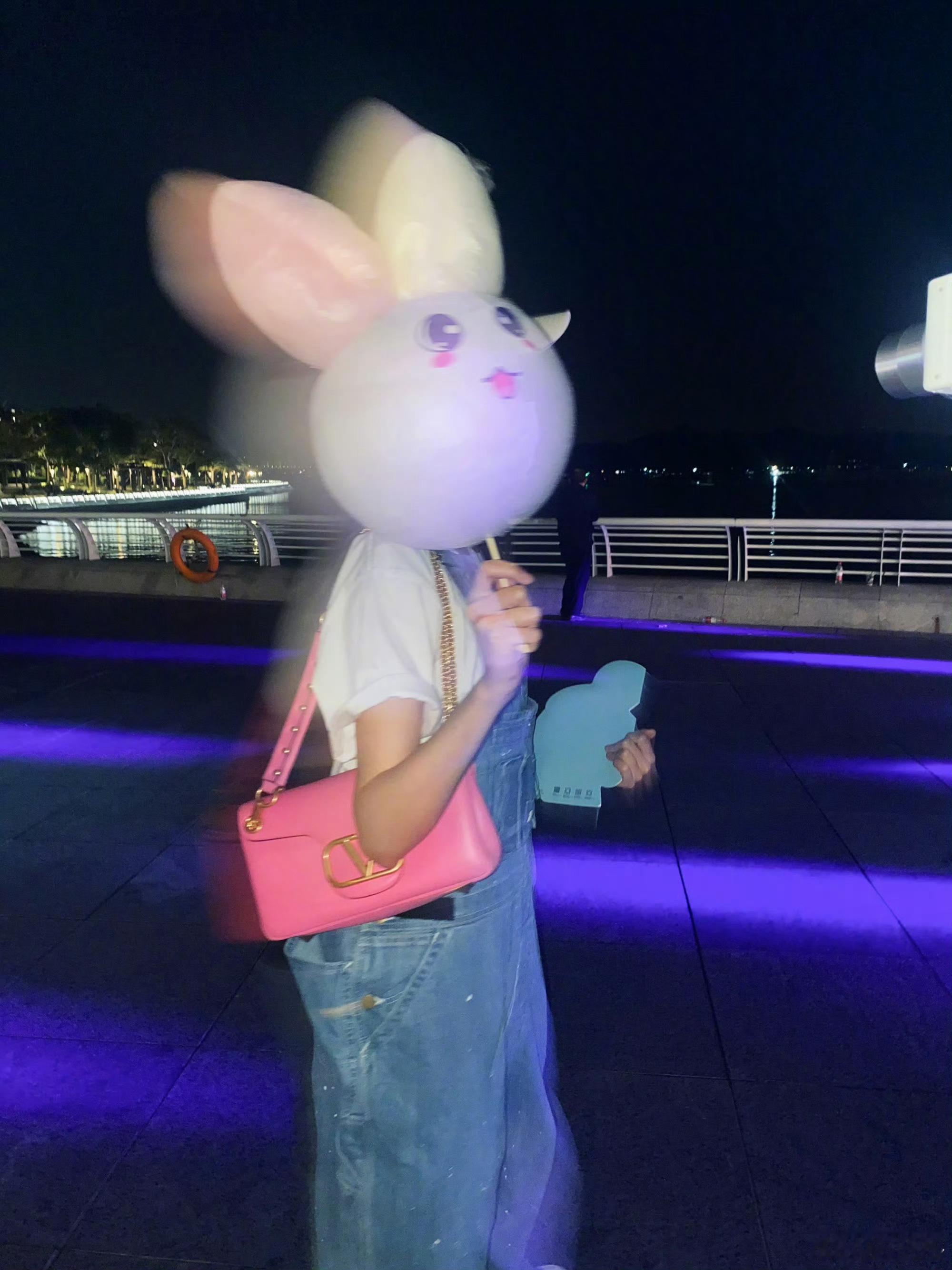 关晓彤[超话] gxt关晓彤逃离星期一 gxt关晓彤徐姗姗 时间很匆忙，别错过了