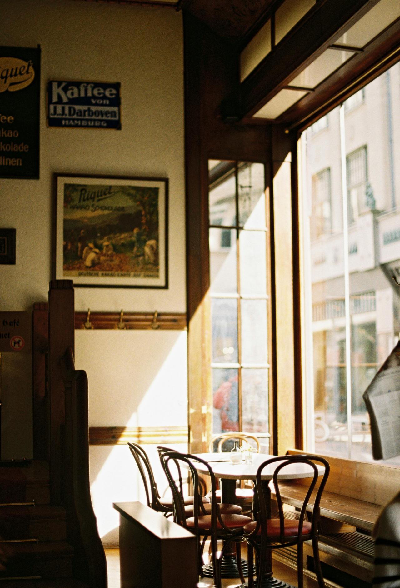 一直以来，
我都以为做生意就是，
顾客是顾客，
商家是商家，
没必要产生多大的联