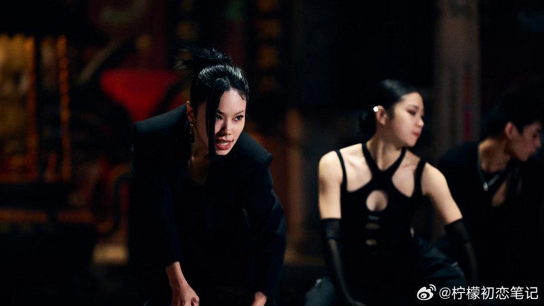 万妮达七溜八溜WAIYA舞台100分MV101分被万妮达七溜八溜WAIYA惊艳到
