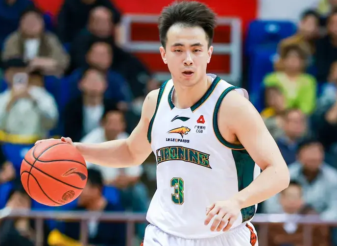 赵继伟：球队遇到一些困难，感谢这一个赛季支持我们的球迷