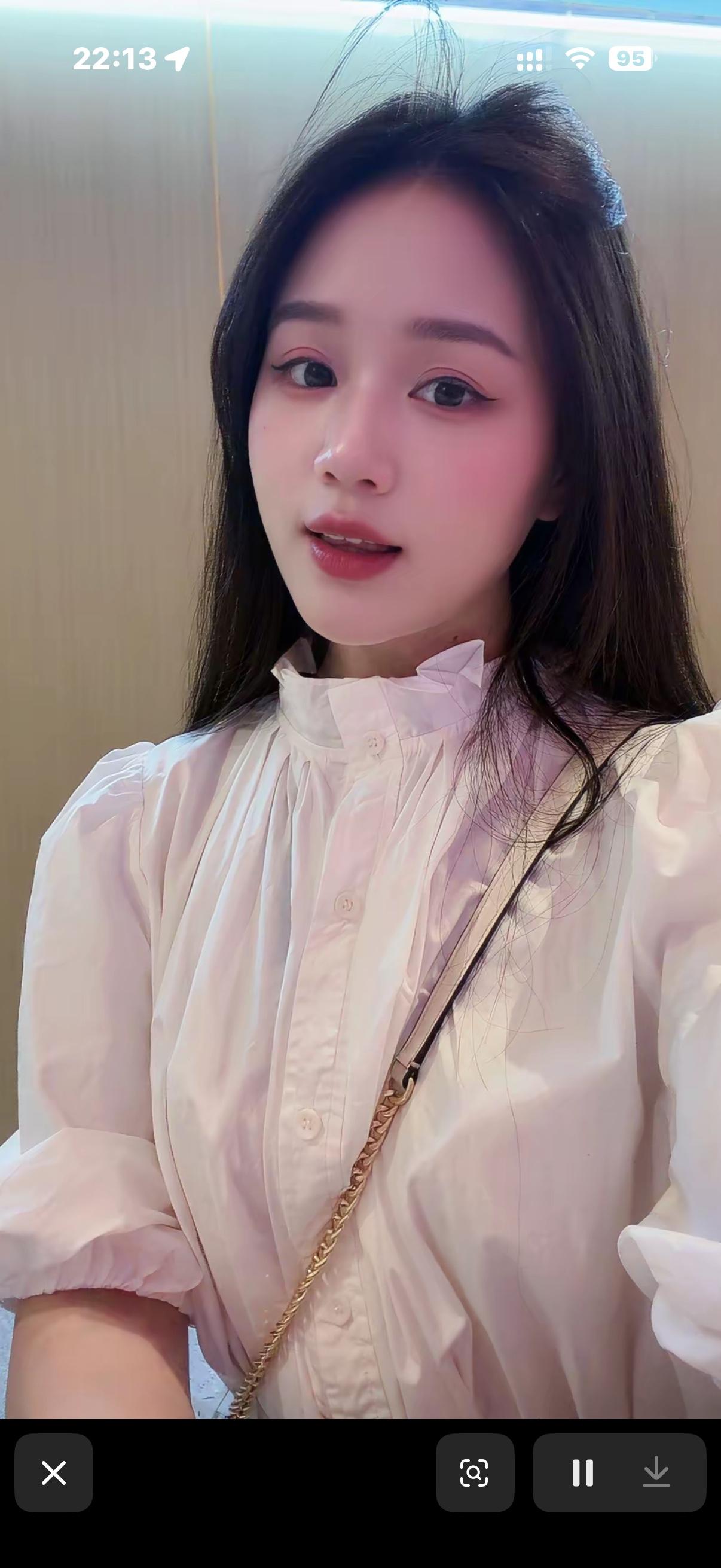 夜静悄悄，思绪起伏不荡，
远方的风景，总比眼前的值得期待，
又害怕，真的到了目的