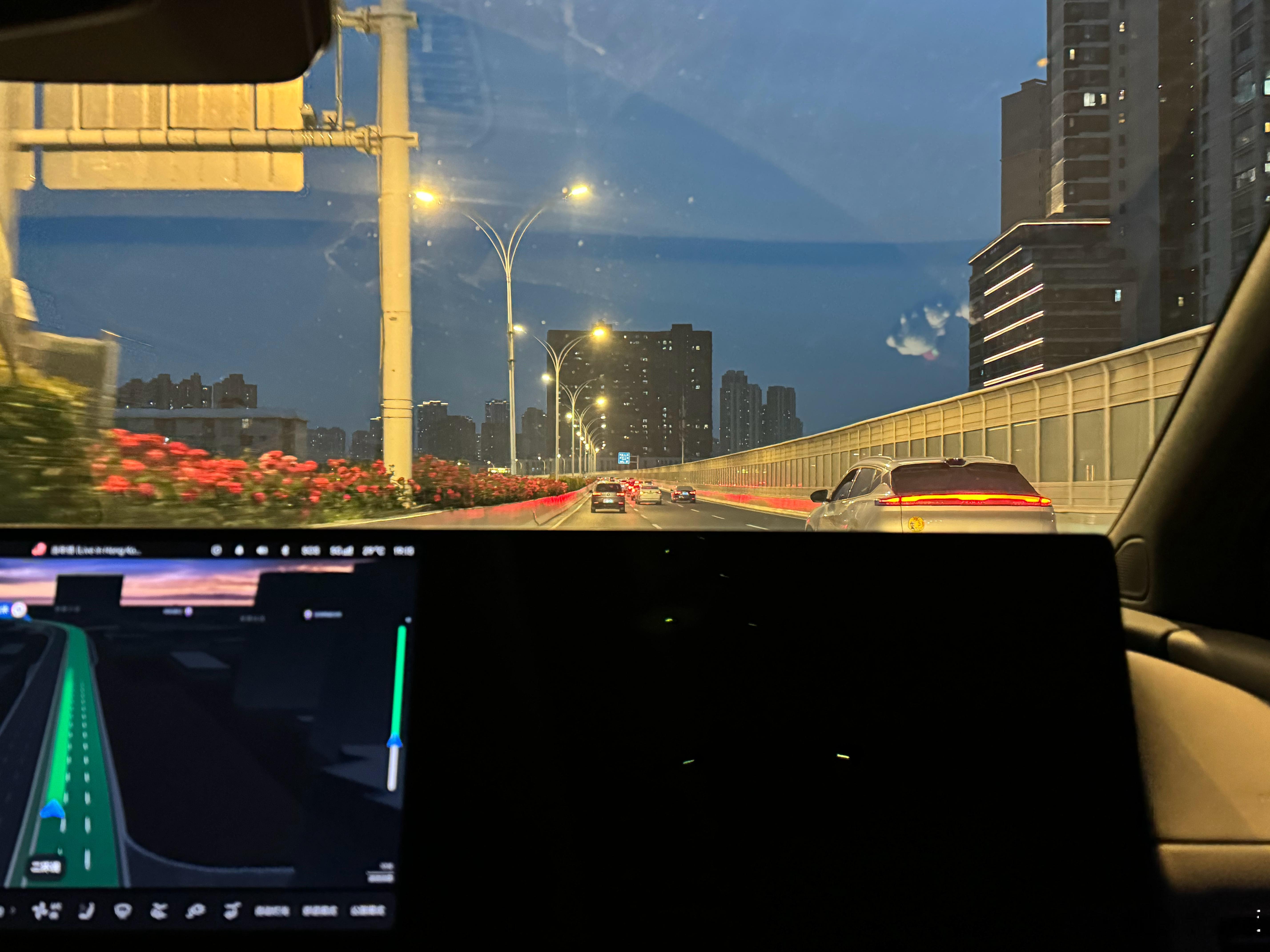 现在每天起码跑100-200公里武汉三镇 看四台车顺利收三台 太充实了