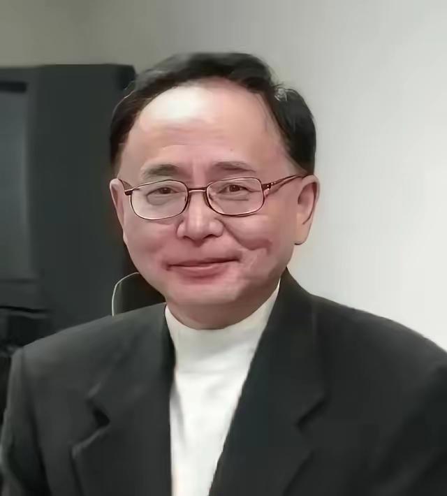 1946年出生的彭云，是革命烈士江竹筠（江姐）的独子，3岁丧母后，他被父亲的原配