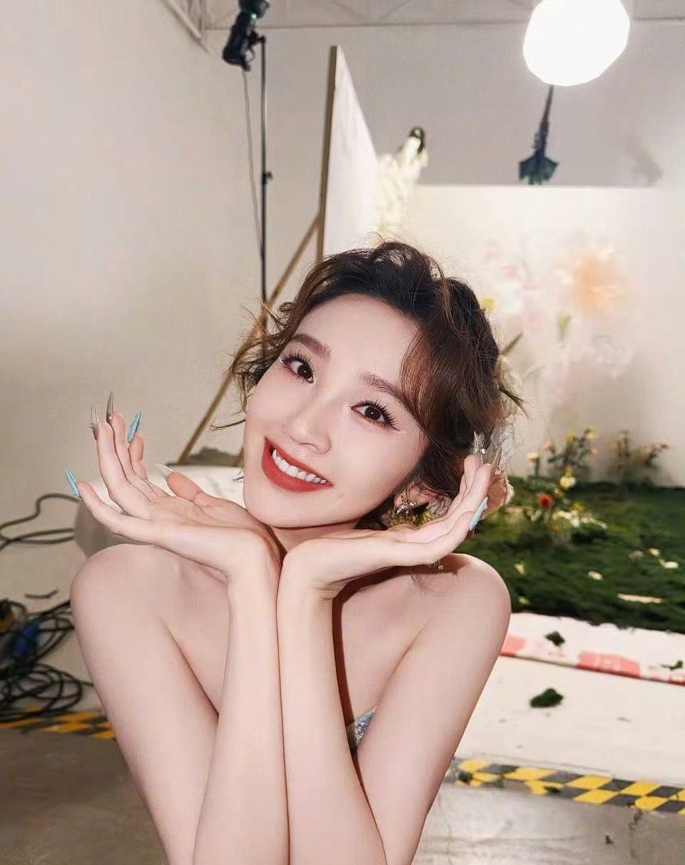 唐艺昕加盟乘风心情很曼妙唐艺昕：此刻心情很曼妙准备出发，下一站“乘风”~我来了！