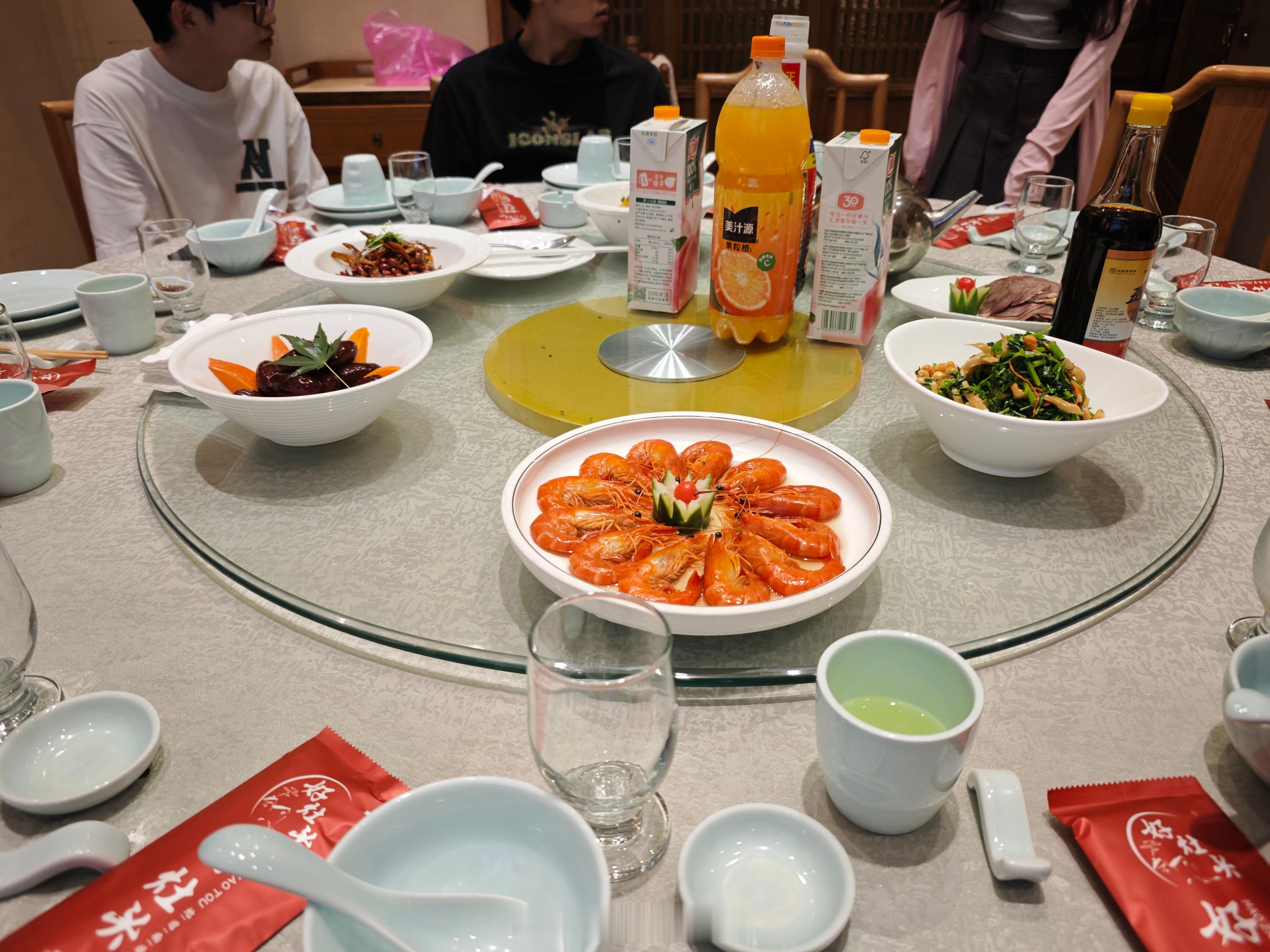 感觉这几天都没怎么在家吃饭，昨天在家吃的，前几天在外面吃的，前前几天出差又没在家