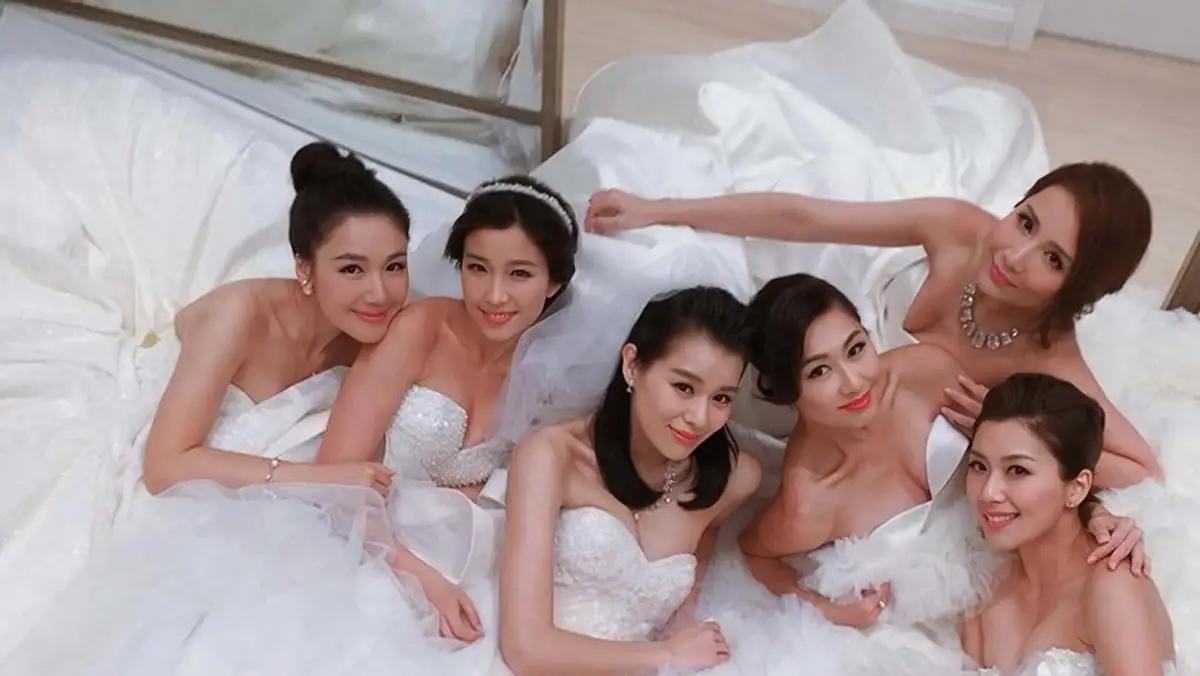 TVB六朵金花凑齐。中间这张少了谁？
TVB女演员 
tvb众演员 
TVB一姐