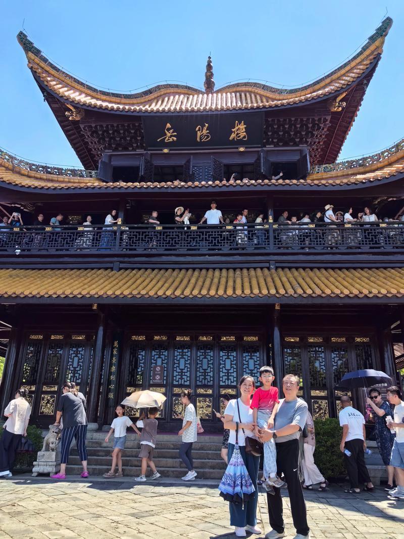 为何旅游让人欲罢不能? 旅游让人欲罢不能，原因多多。经济发展，兜里有钱，旅游成了