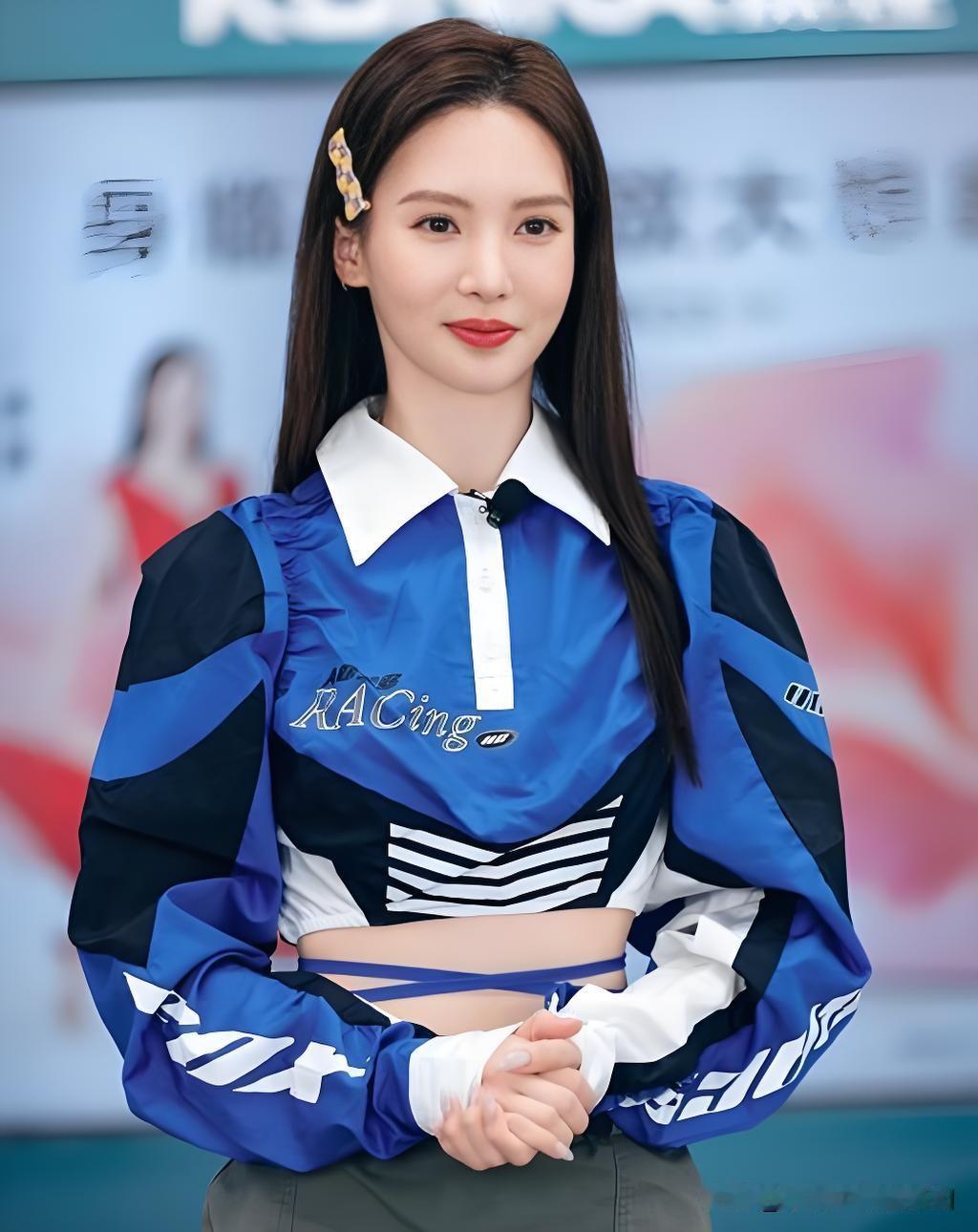 10月13日，演员金晨在直播中自曝游学遭遇，刚交完学费仅上两天课，就读的美国一所