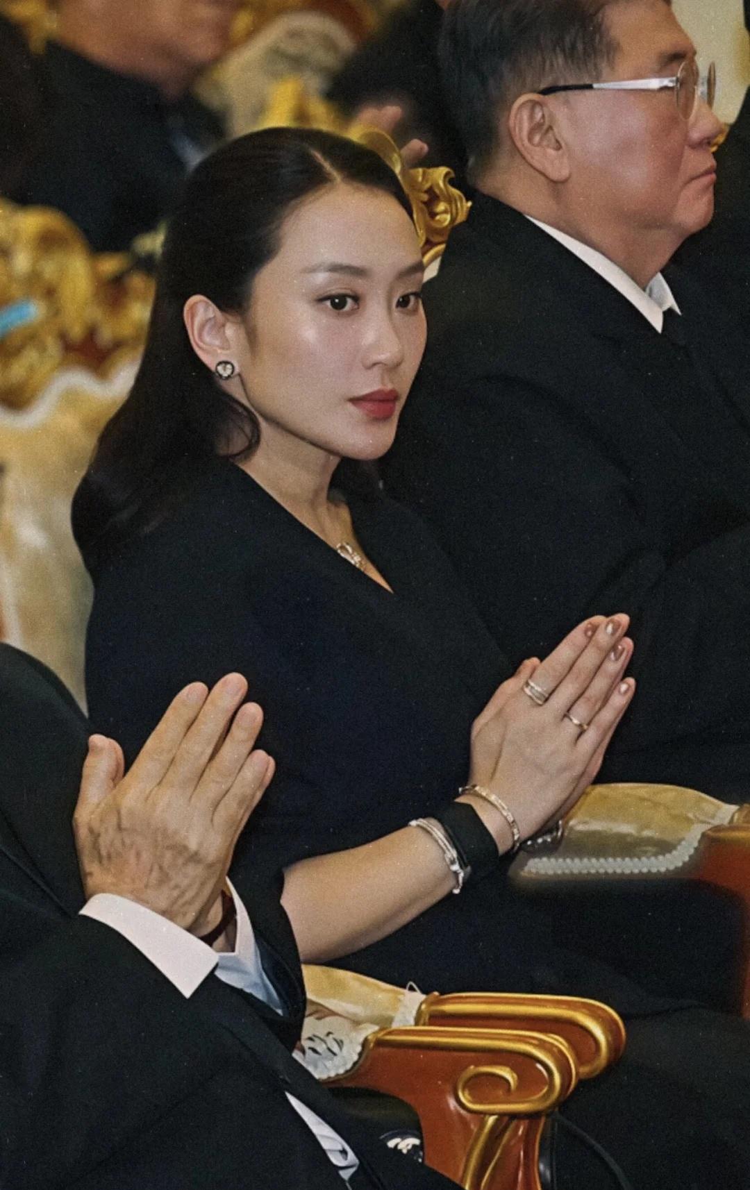 钦那瓦家族参加了为泰党前辈的葬礼仪式
（20260623）
为泰党为查·库拉迪洛