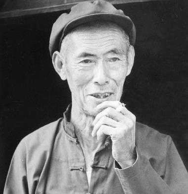 首届农业劳模王国藩曾8次与毛主席握手，1978年为何被免除全部职务？
1950年