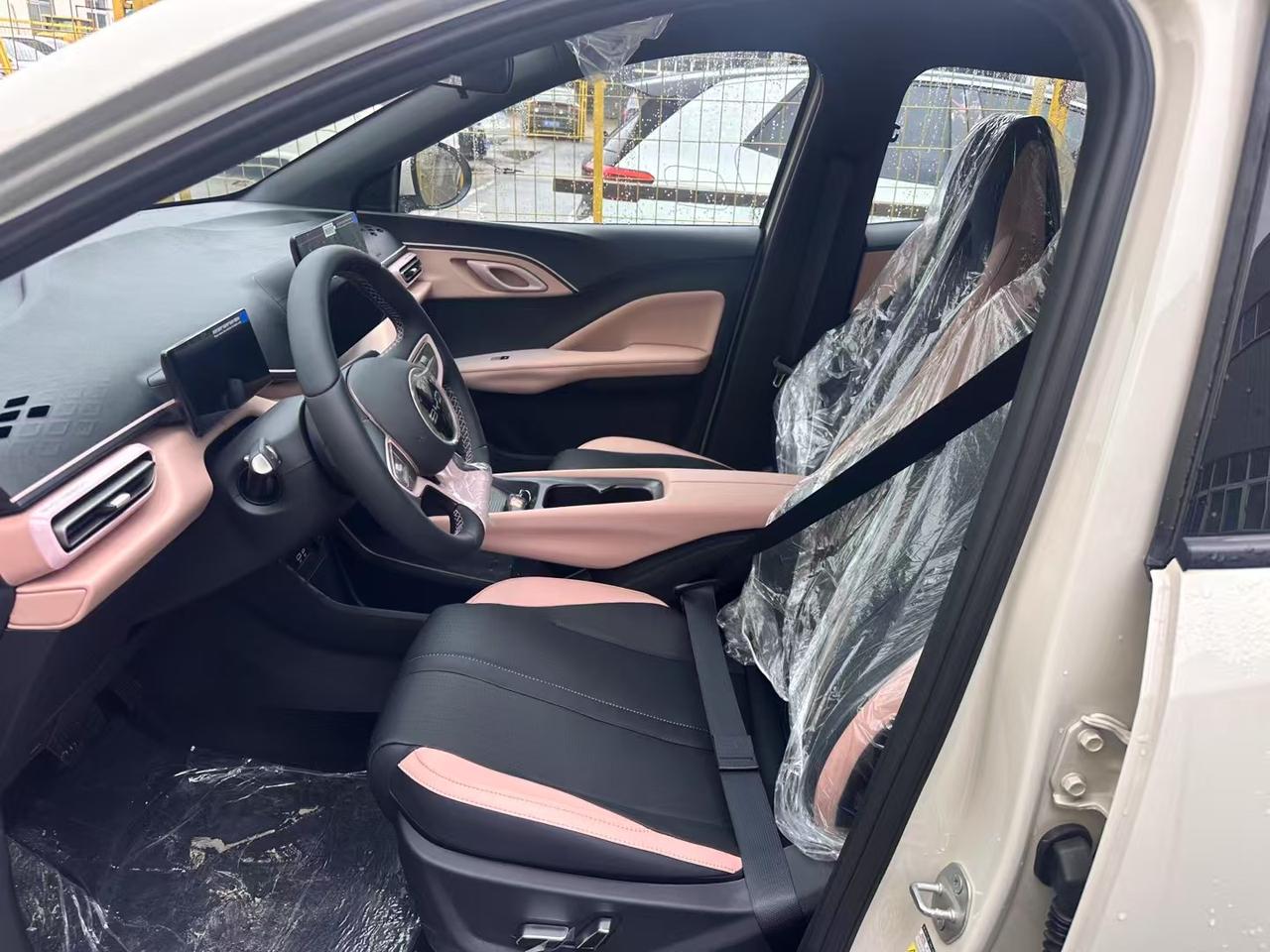 比亚迪海鸥的价格虽然便宜，但我没想到内饰完全没有廉价感，比我之前体验的本田飞度好