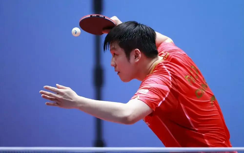三局都战至最后两分
          樊振东3：1莫雷加德晋级
       