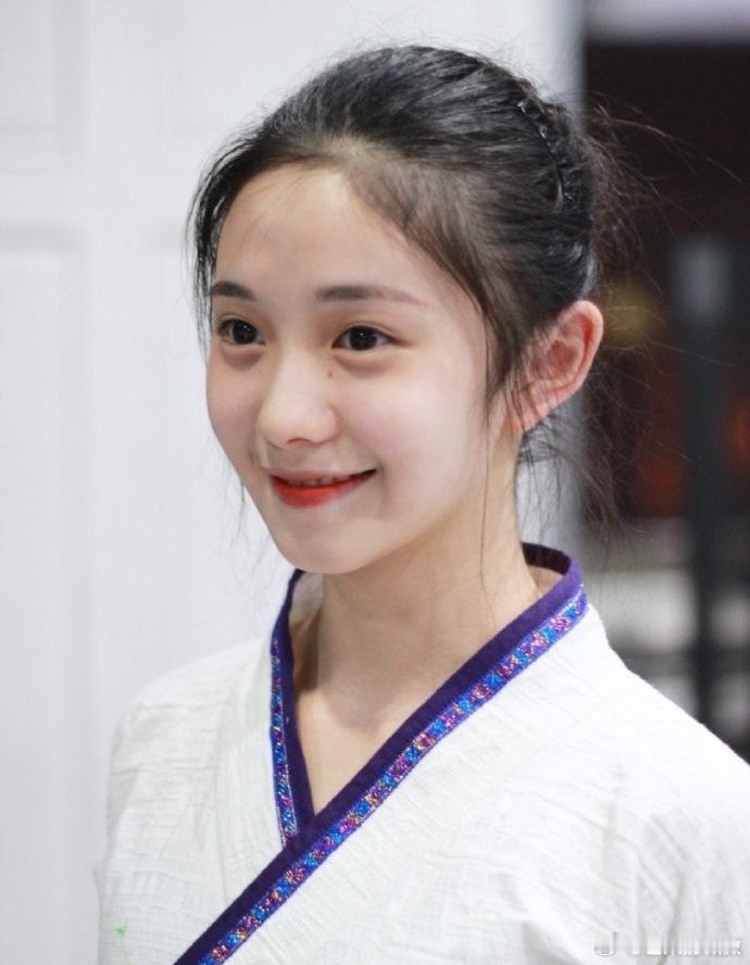 刘浩存真的是从小美到大，标志舞蹈美人自带灵气！[憧憬] ​​​