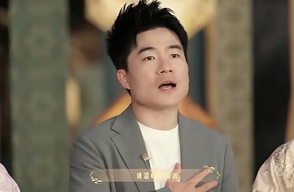 董宇辉的导演才能盖不住了，就连央视导演都忍不住感慨一句：高手在民间吧！
他有种特